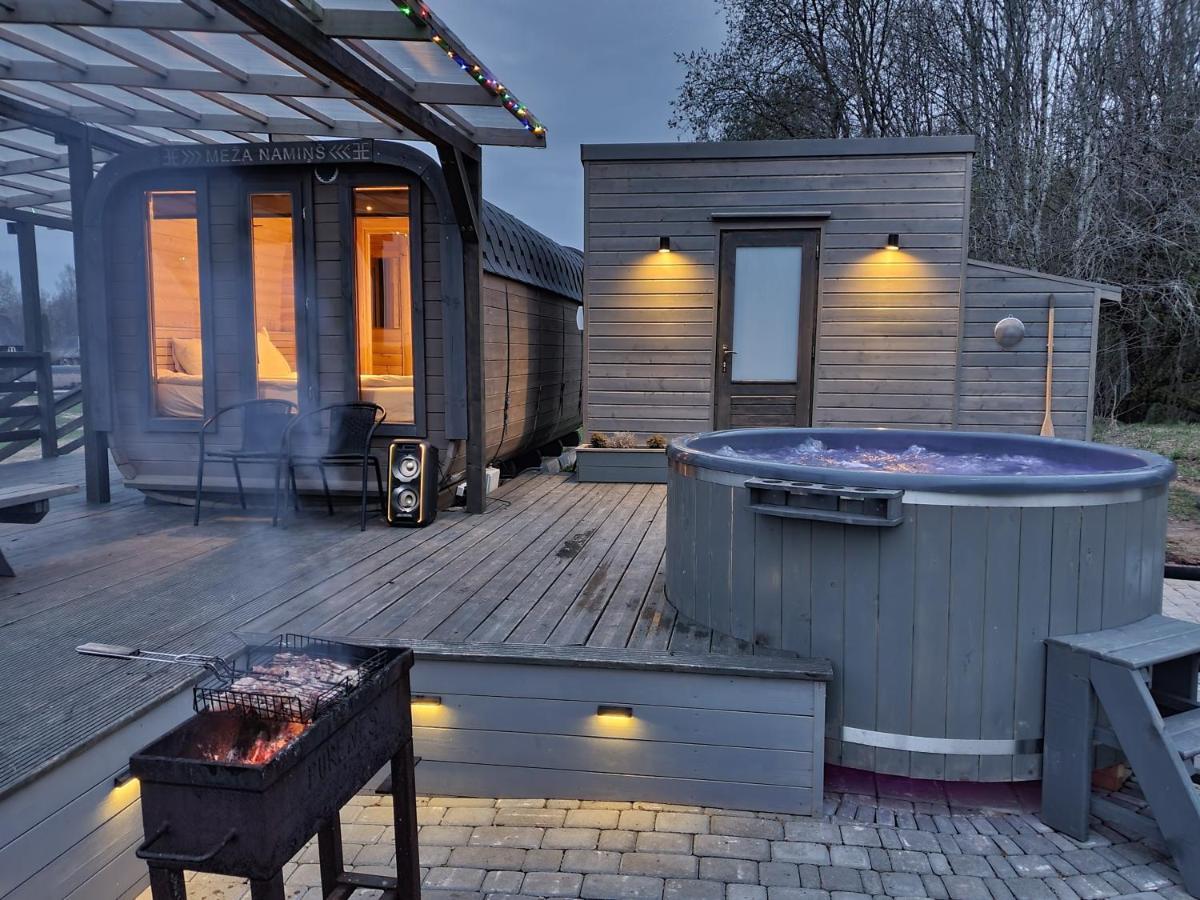 Purenes - Barrel Shaped Pod With Hot Tube Villa Belava Exterior photo